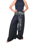 Pantalón con cinto pata ancha