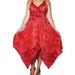 Vestido de copas y acabados en picos